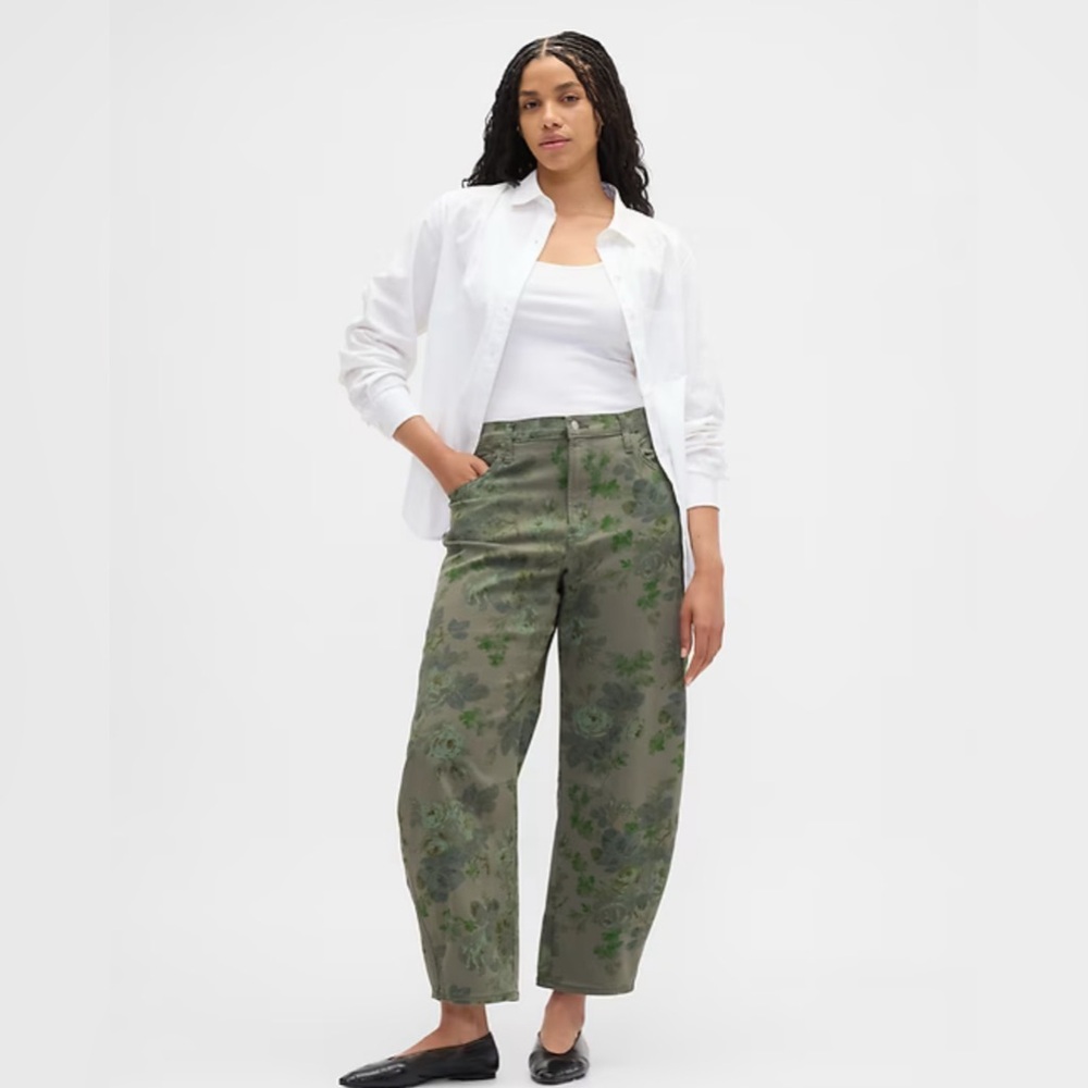 Gap BoHo High-Rise Army Green Floral Camo Print Barrel Denim Jeans 10/30 Short